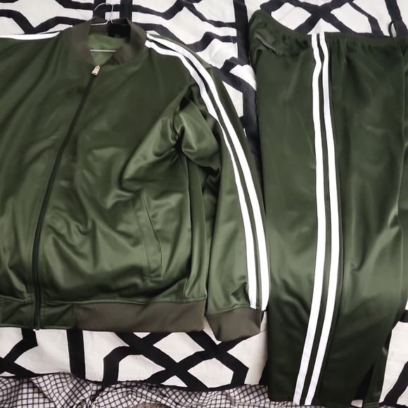 Sweat suit - Picture 1 of 1